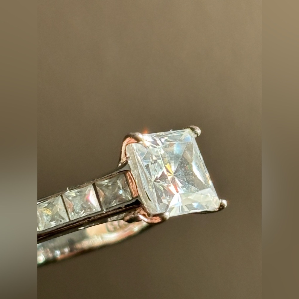Sterling silver Cubic Zirconia princess cut ring - Picture 2 of 13